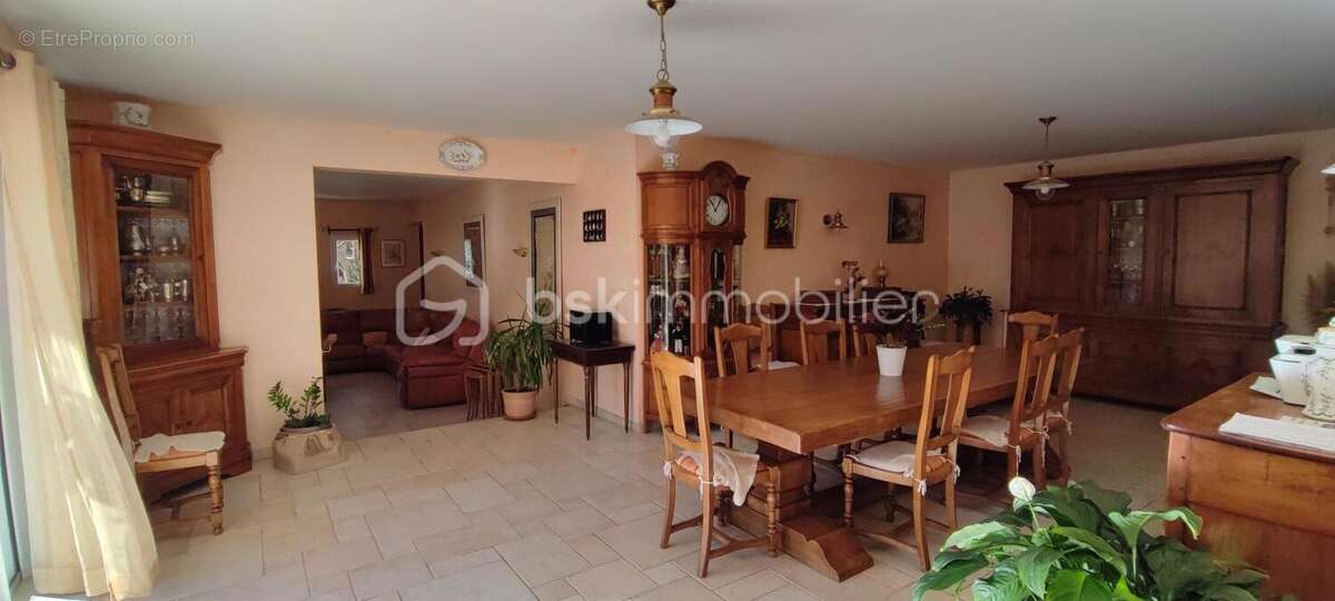 Villa traditionnelle 250 m² T2 terrain 7300 m² Piscine - photo 8