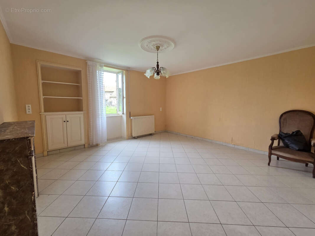 Maison à SAINT-PIERRE-LAVAL