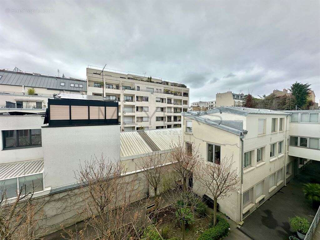 Appartement à COURBEVOIE