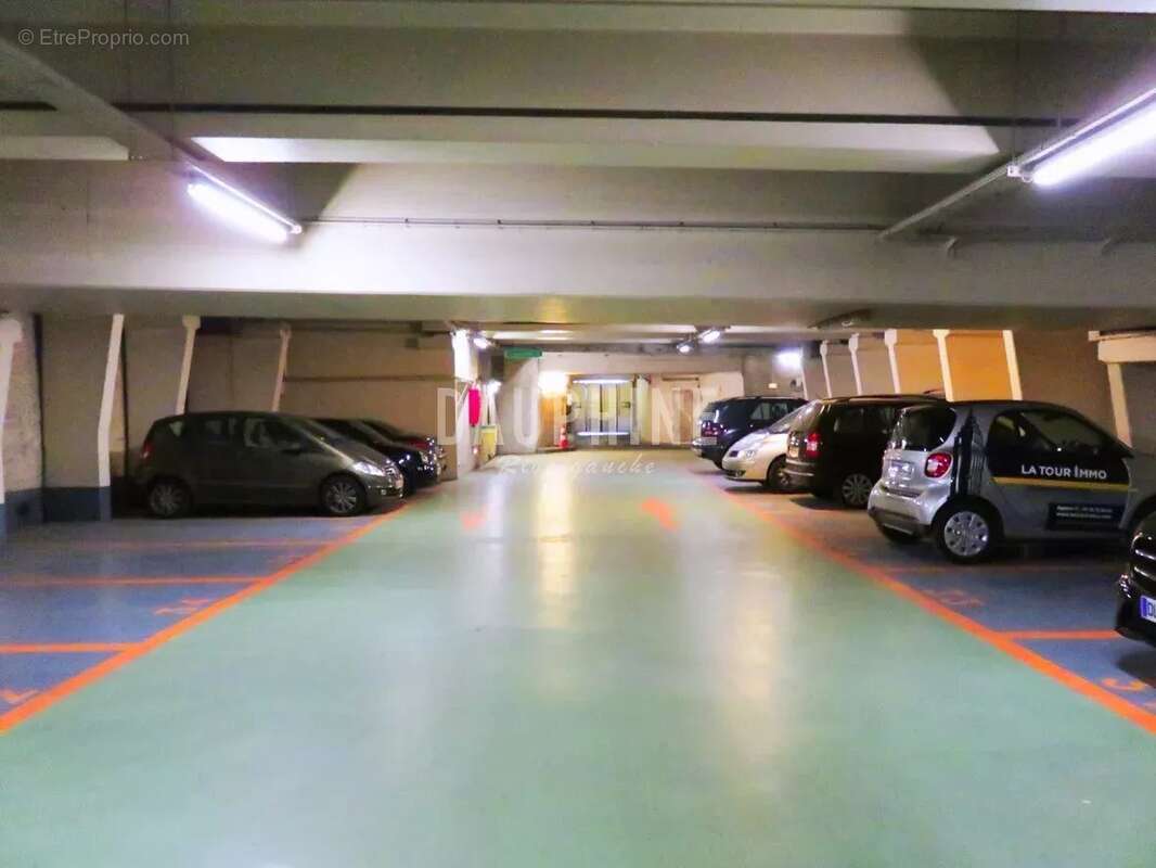 Parking à PARIS-6E