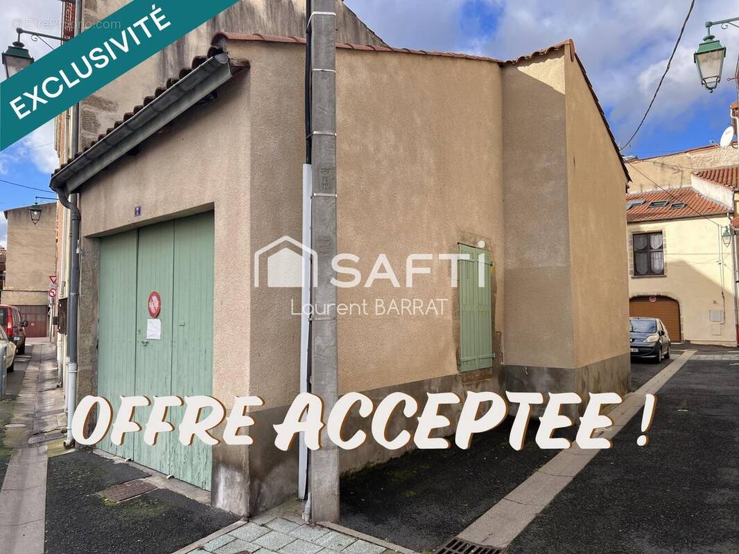 Photo 1 - Parking à ISSOIRE