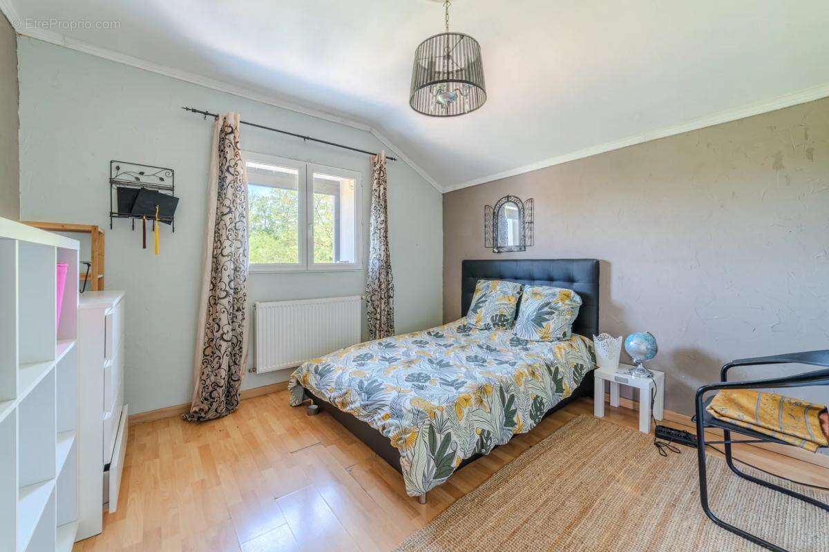 69400 - ARNAS - Maison familiale de 133 m² avec terrain - photo 6