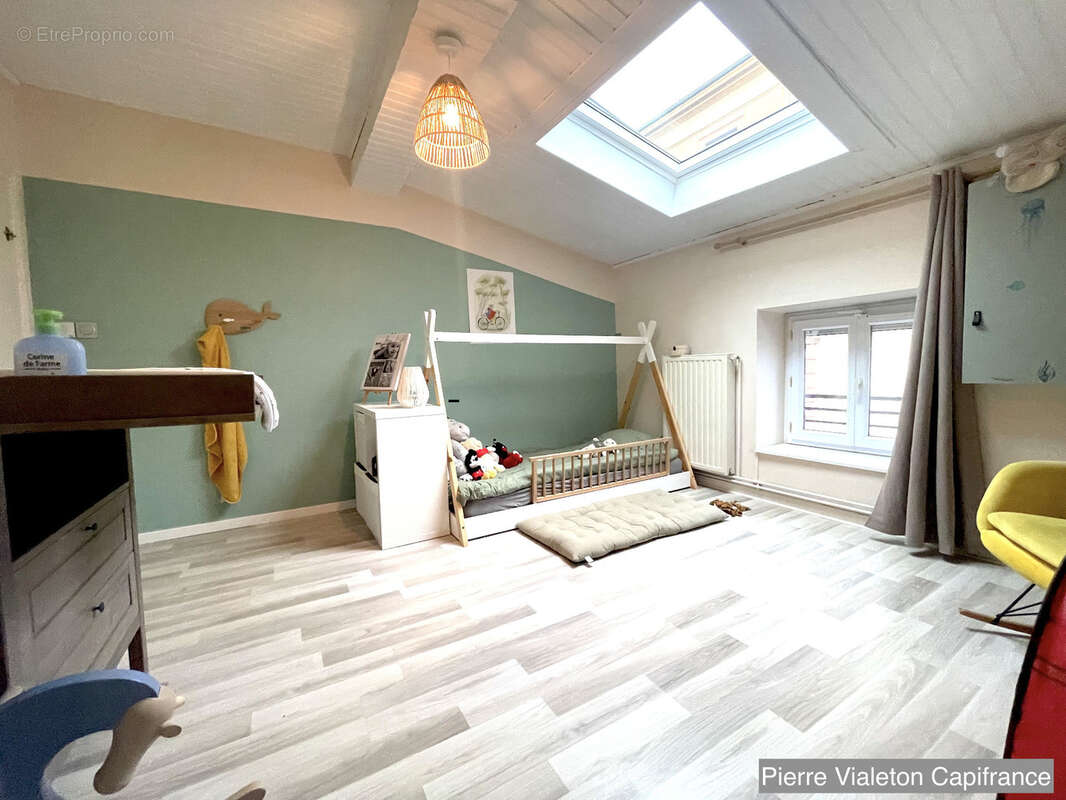 SAINT-CHAMOND- duplex familial lumineux - 103,43m2 loi Carrez (109,70m2 au sol )- 3 chambres -balcon - photo 3