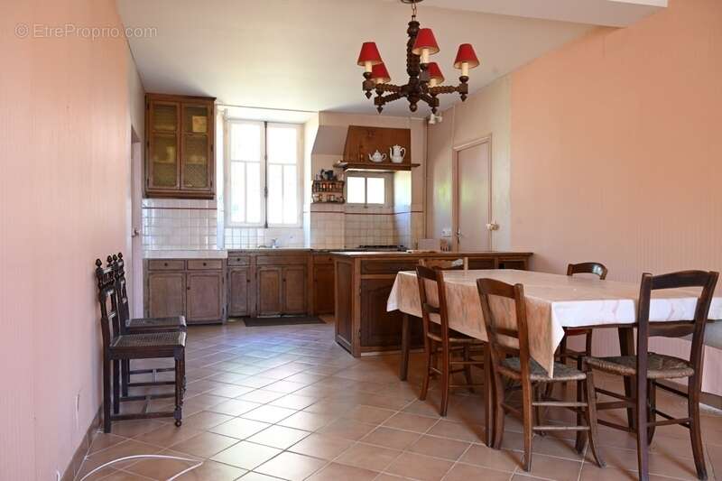 Maison en pierre avec garage située dans le village de Sarrazac - photo 8