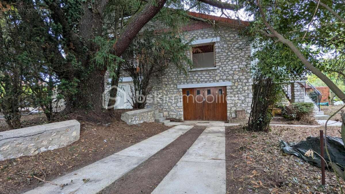 Maison à COMBS-LA-VILLE