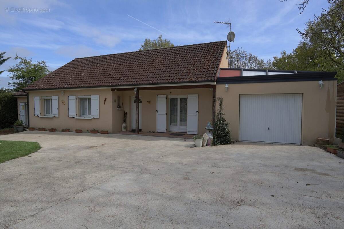 Façade avant - Maison à VILLENEUVE-SUR-YONNE