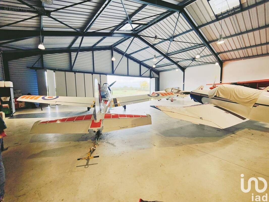 Photo 1 - Commerce à SORIGNY