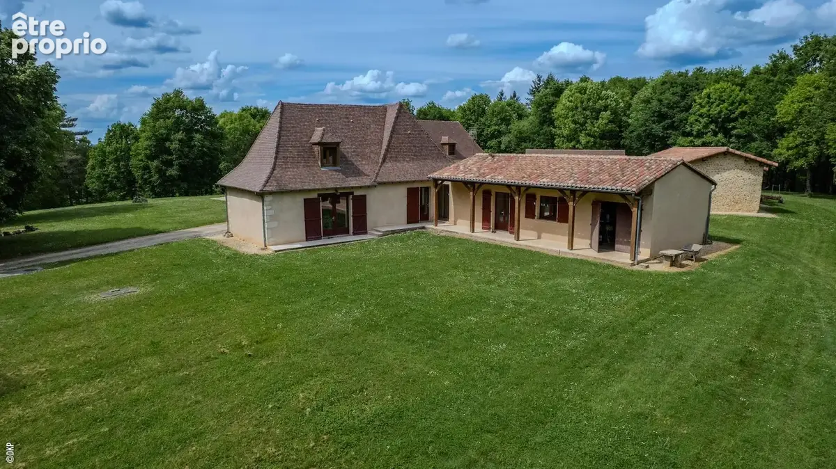 Domaine d'exception sur 100 hectares de forêt privée et bâtis en pierre. Vidéo sur demande - photo 4