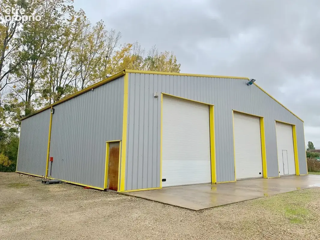 LOCAL PROFESSIONNEL + STOCKAGE - 1170 m2 bâtis sur 5886m2 de terrain - photo 7