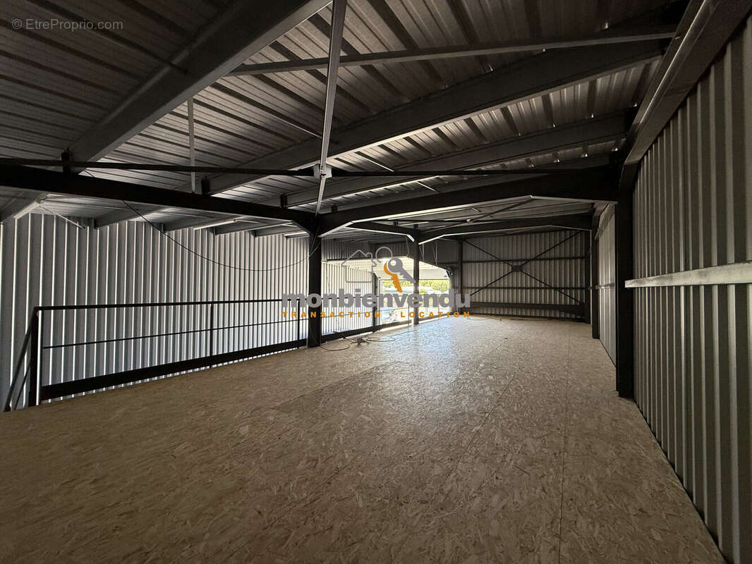 Commerce 222 m² à Ytrac  - photo 4