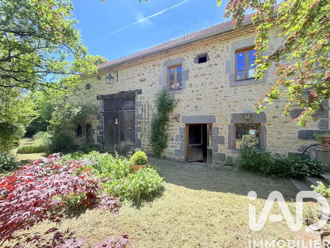 Photo 1 - Maison à LOUBEYRAT