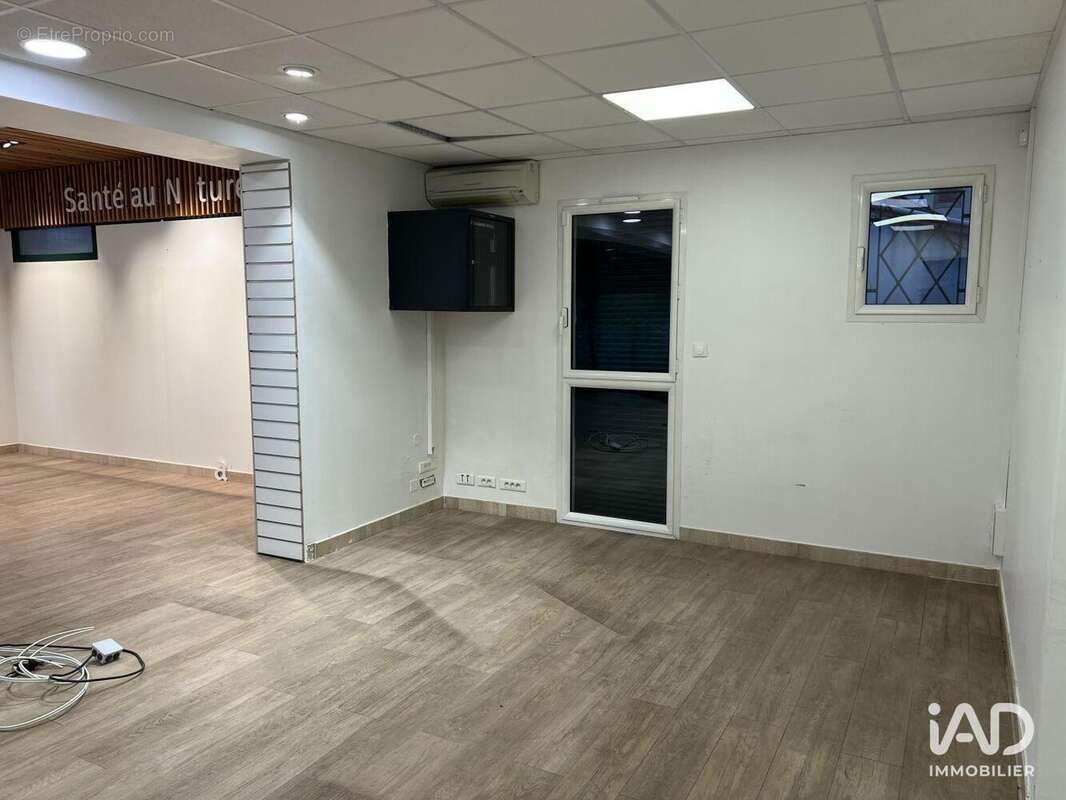 Photo 3 - Commerce à FLEURY