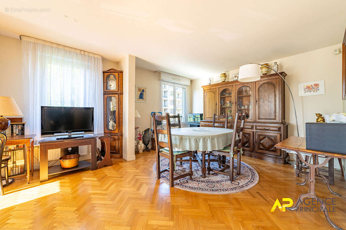 Appartement à LA GARENNE-COLOMBES