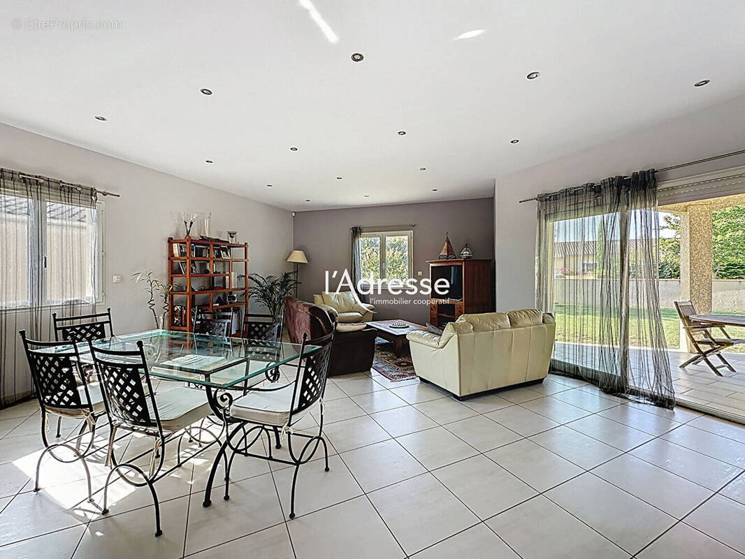 Maison à LA SALVETAT-SAINT-GILLES