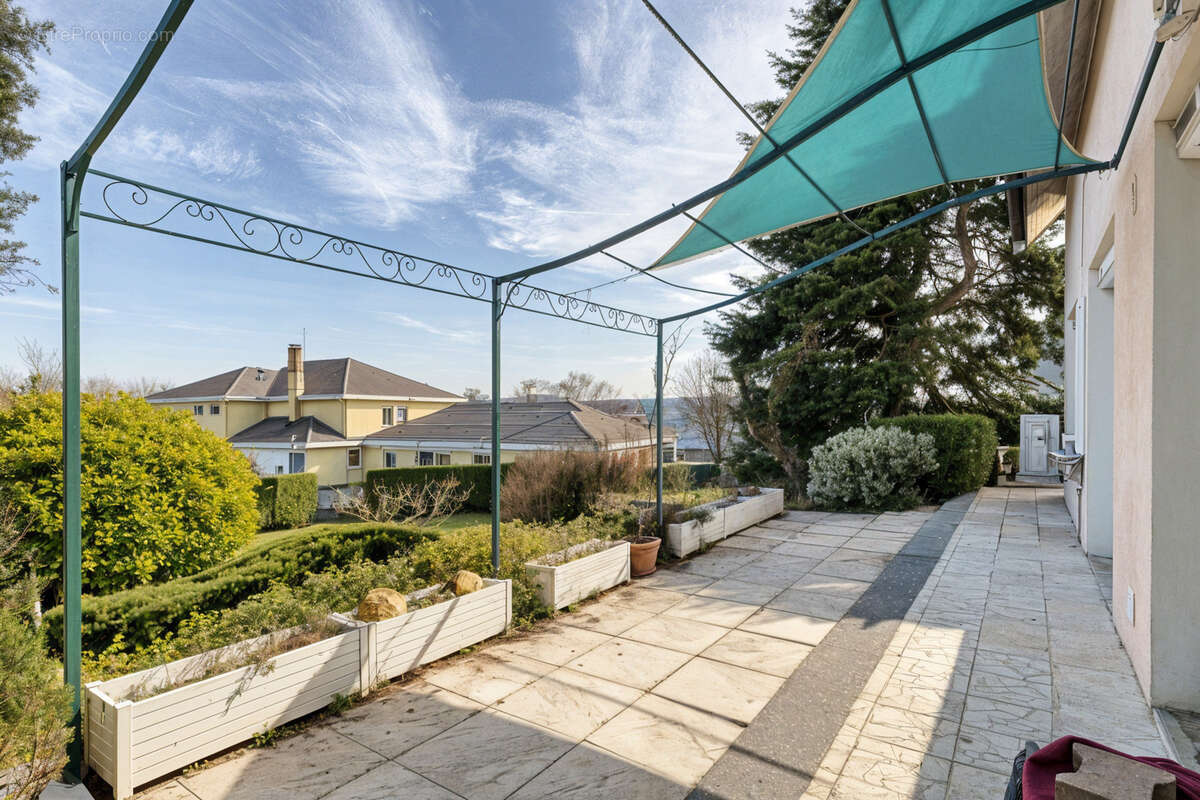 Maison familiale de caractère   160 m2   Sous-sol complet   Terrain 895 m2 - photo 5