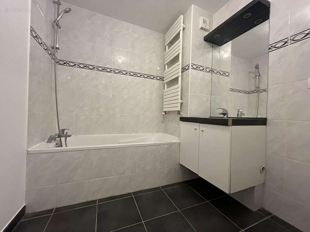 Appartement à MISEREY-SALINES