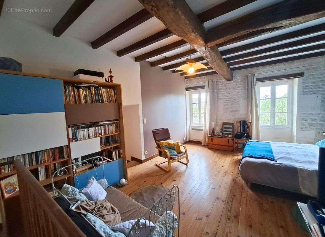 Maison en pierre à rafraichir - 2 chambres - jardin - photo 11
