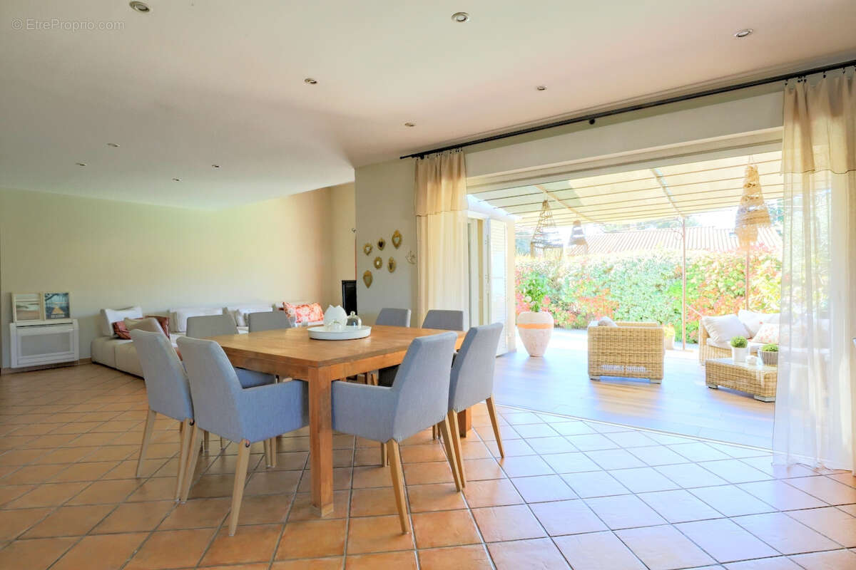 Maison à SIX-FOURS-LES-PLAGES