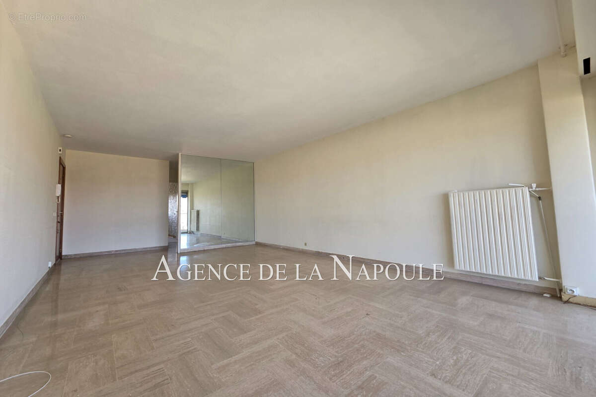 Appartement à MANDELIEU-LA-NAPOULE