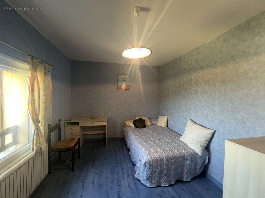 Maison à COURS-LA-VILLE