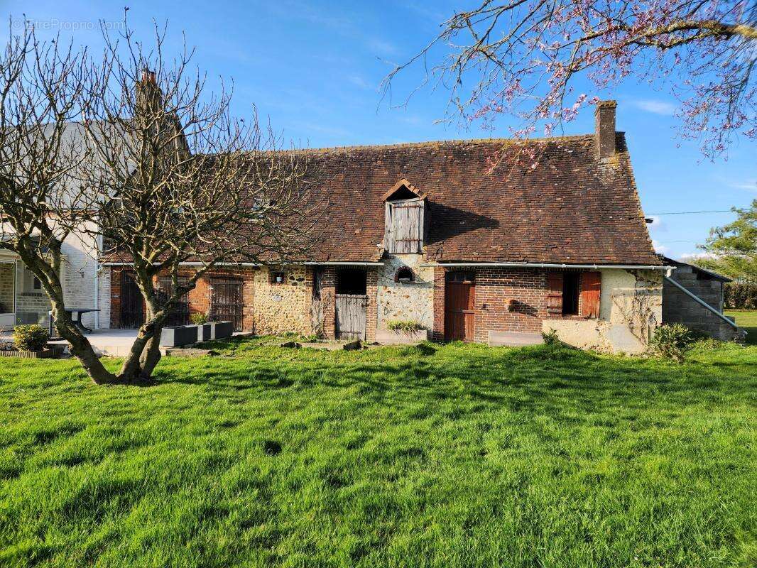 Maison à LA CHAPELLE-VICOMTESSE
