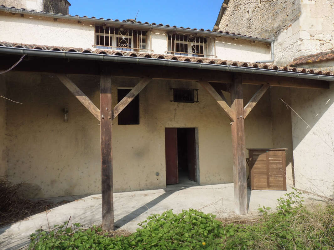 Maison à SAINT-VINCENT-DE-CONNEZAC