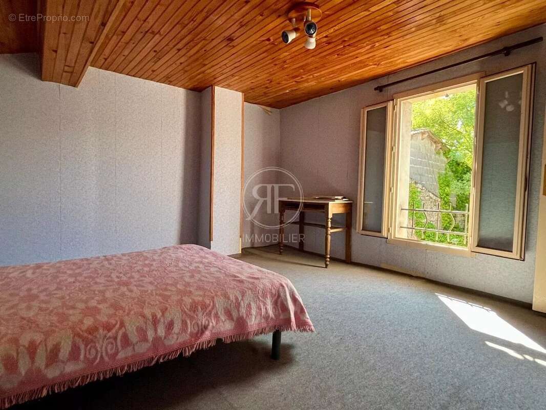 Maison à PETIT-PALAIS-ET-CORNEMPS