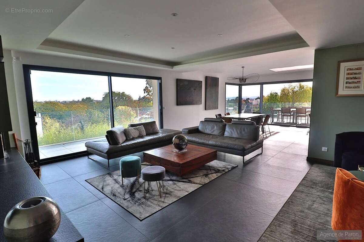 Maison à VERRIERES-LE-BUISSON