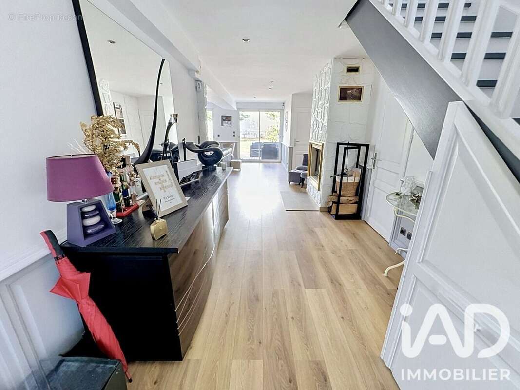 Maison 178 m² à La Ville-Du-Bois  - photo 2