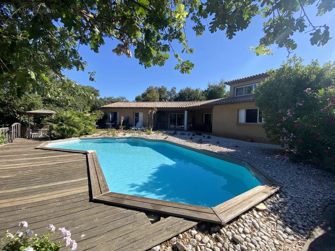 Maison à LA GARDE-FREINET