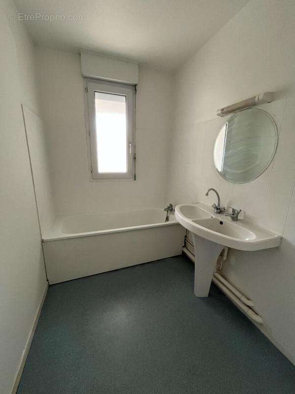 Angers - appartement avec terrasse et parking - photo 8