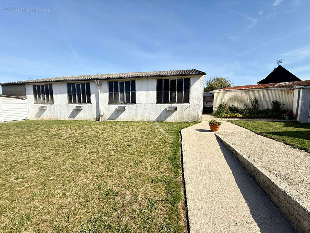 Maison à L&#039;HUISSERIE