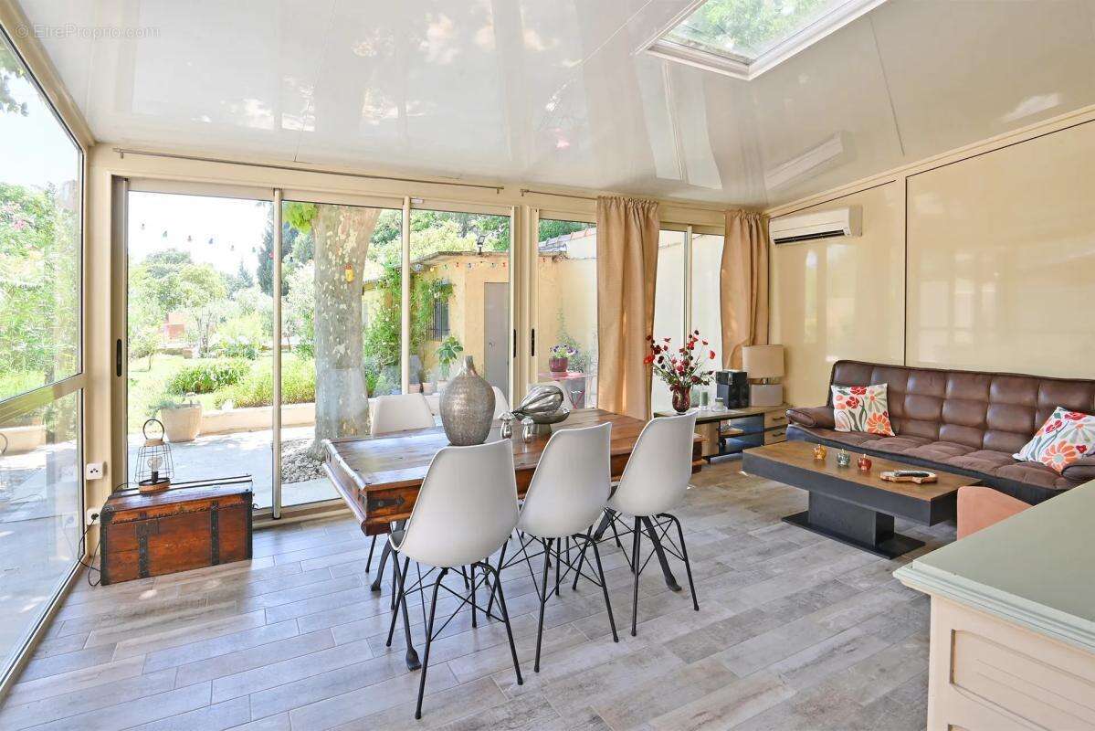 Maison de 5 pièces de 162 m² à Avignon - photo 4