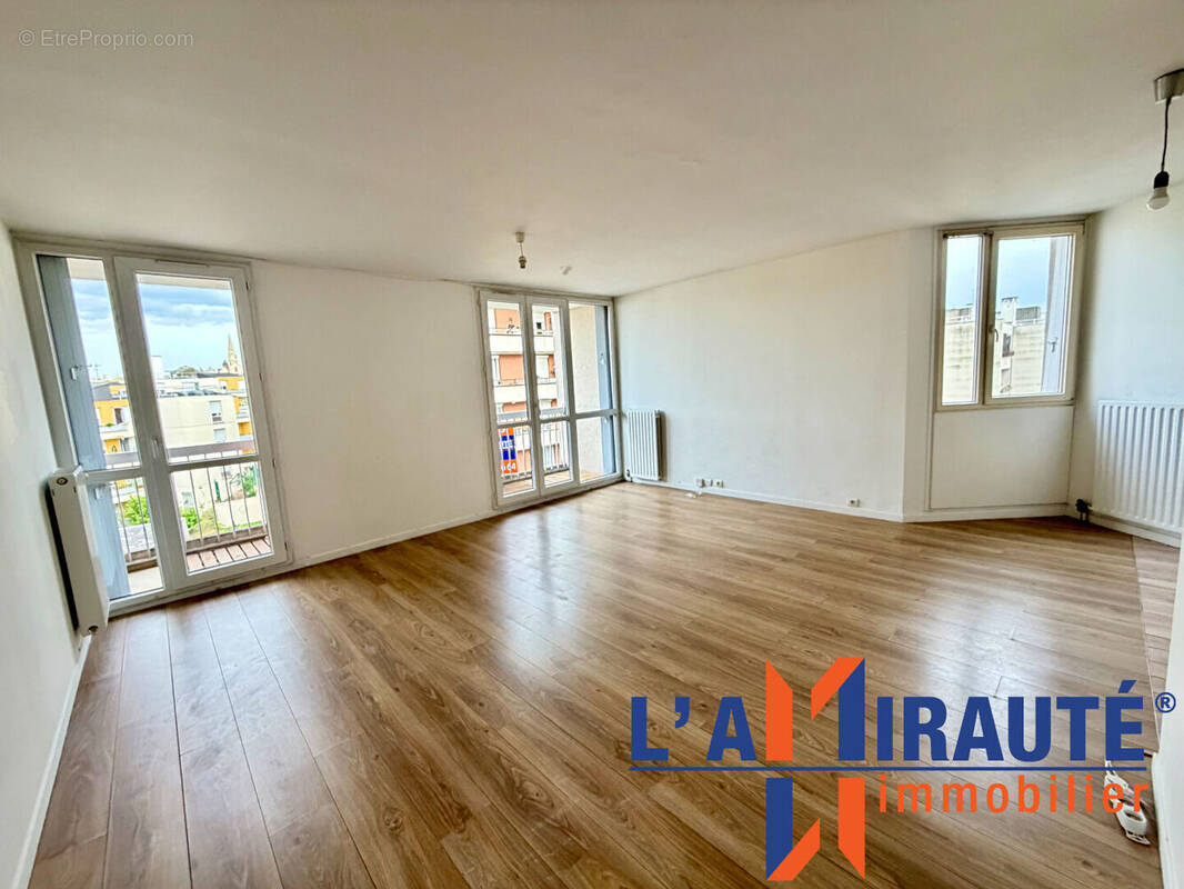 Appartement à SARTROUVILLE