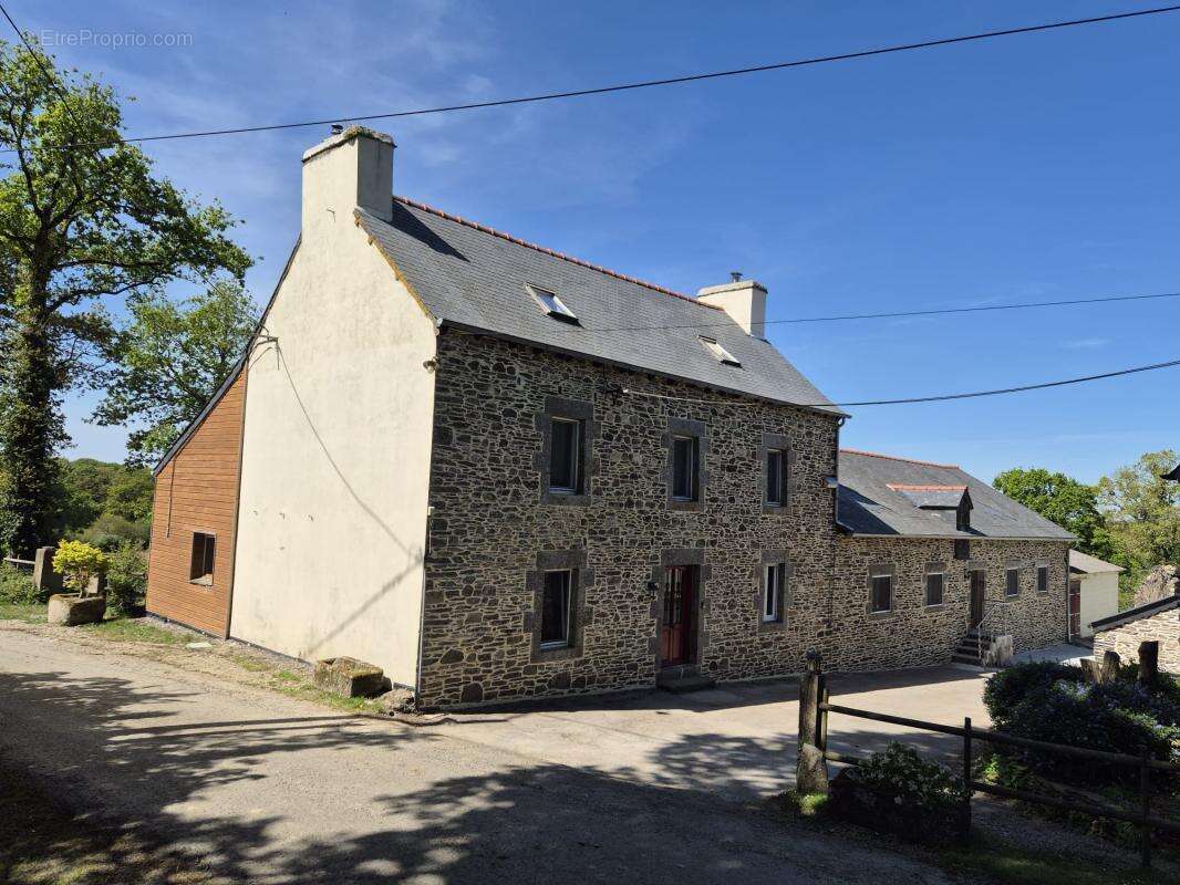 Maison à PLUSSULIEN