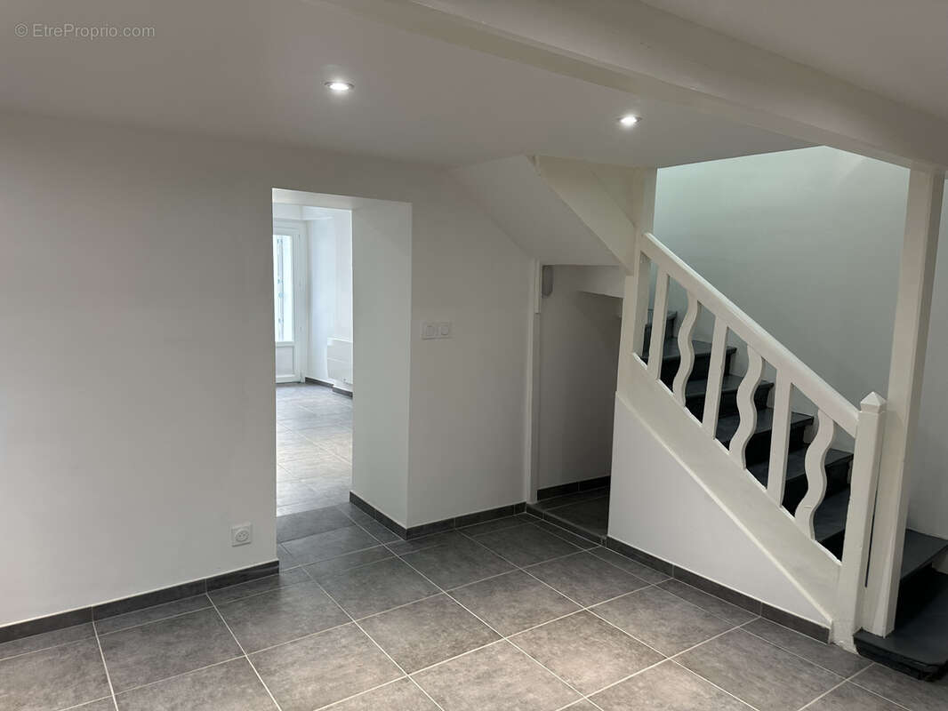 Maison à LA ROCHE-CHALAIS