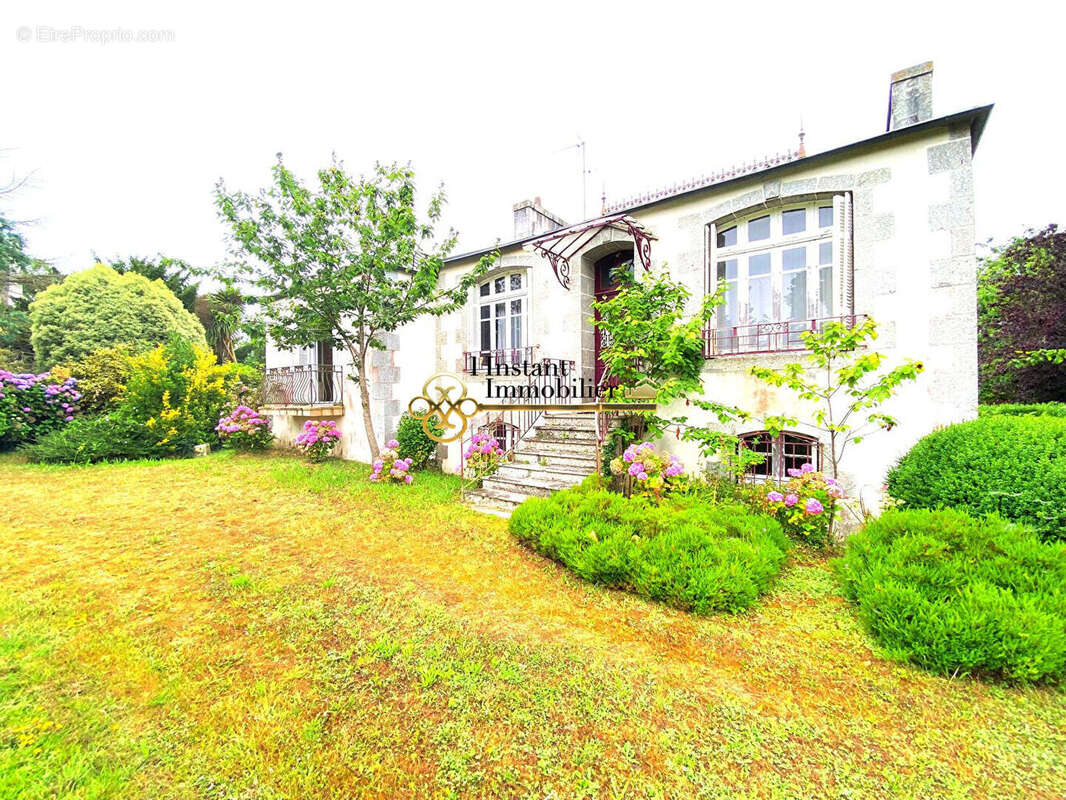 Maison à PLOUEGAT-GUERAND