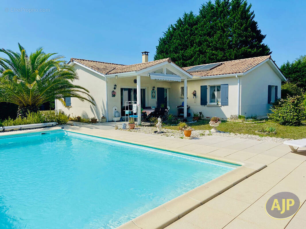 Maison à SAINT-GERMAIN-D'ESTEUIL
