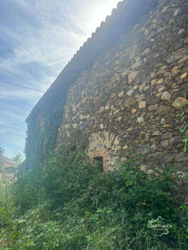 Maison à SAINT-ETIENNE-DE-MAURS