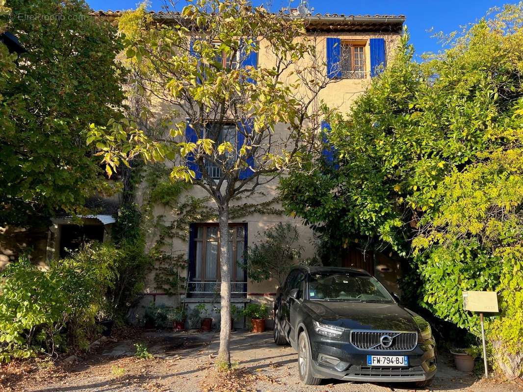 Maison à vendre à GOULT avec une terrasse et un jardin - photo 3
