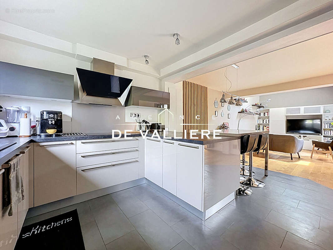 Rueil Malmaison - Côteaux - Maison 6 pièces 4 chambres - photo 5