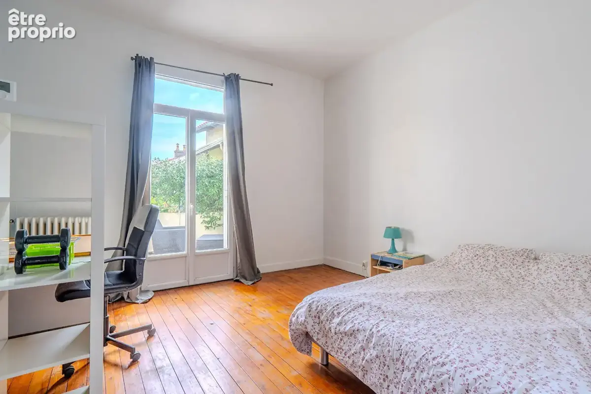 Le Bouscat / Parc Bordelais - Maison en pierre de 124 m², 4 chambres, jardin / terrasse, balcon et cave - photo 9