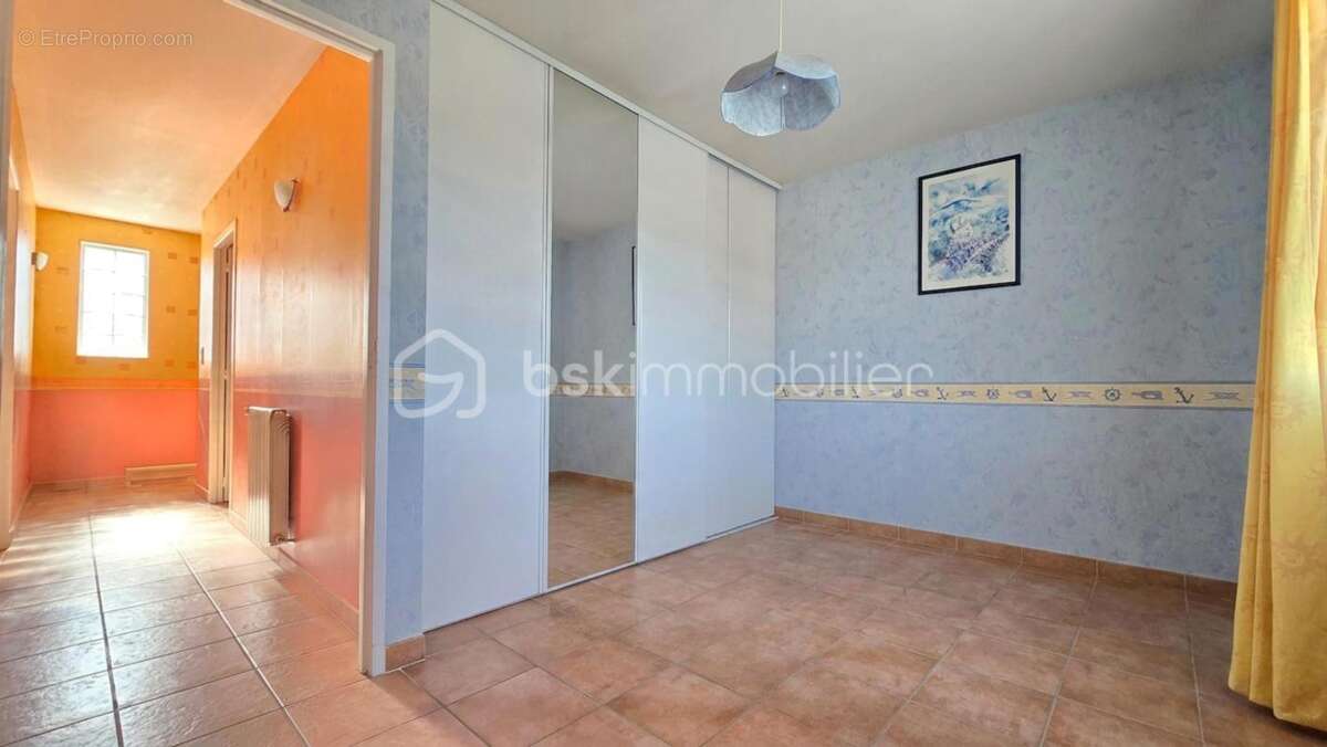 Maison T4 avec panneaux solaires, double garage et jardin - photo 13