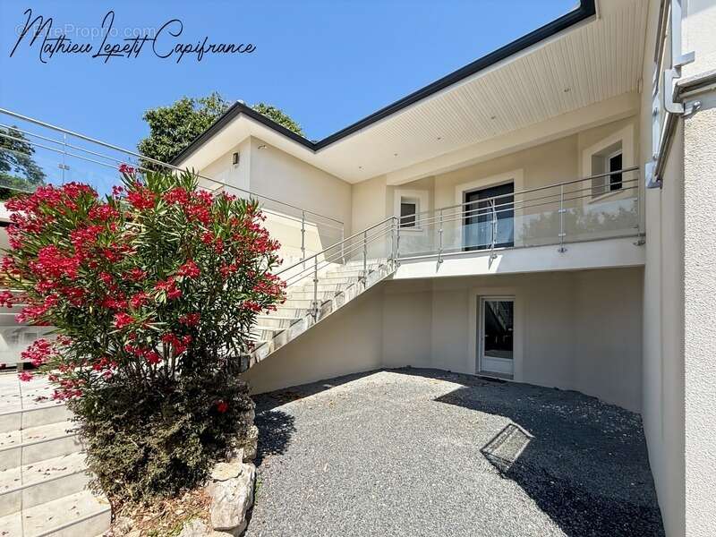 Maison contemporaine de 253 m² avec piscine, garage isolé de 100 m² et terrain de 4 728 m² – CHANCELADE- aucun travaux à prévoir - photo 16