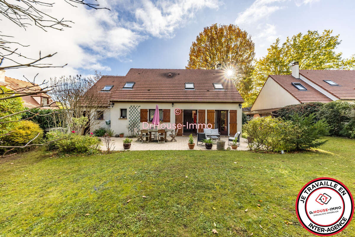 Maison à DAMPIERRE-EN-YVELINES