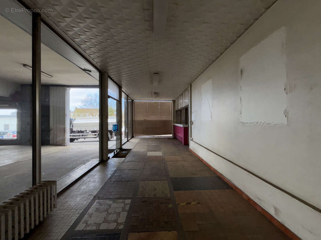 Commerce à SAINT-YRIEIX-LA-PERCHE