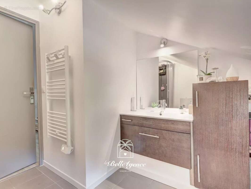 Appartement à L'ESCARENE