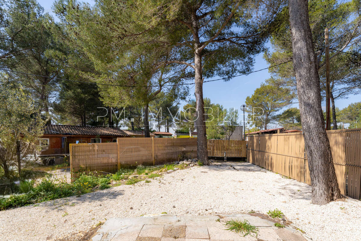 Autre à LE CASTELLET