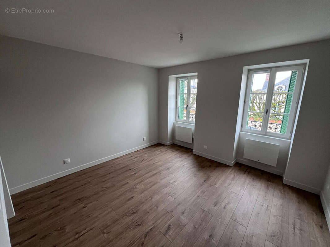 Maison à SAINT-NOM-LA-BRETECHE