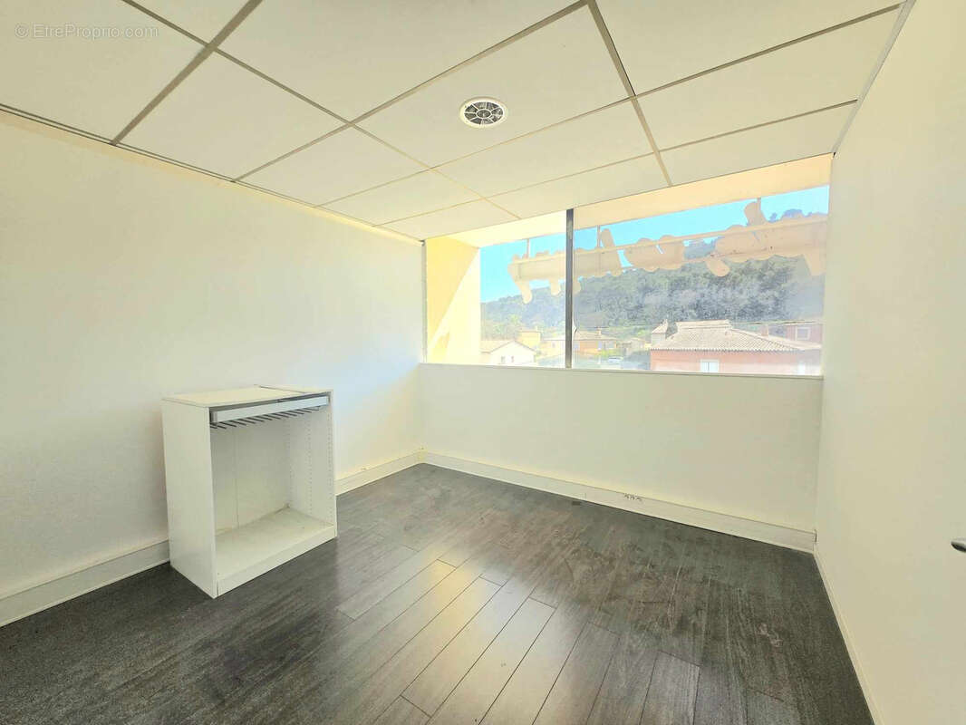 Commerce à SIX-FOURS-LES-PLAGES